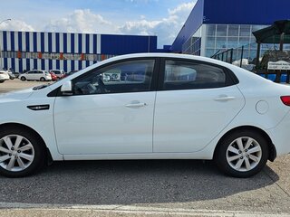 2016 Kia Rio III Рестайлинг, белый, 1090000 рублей, вид 3