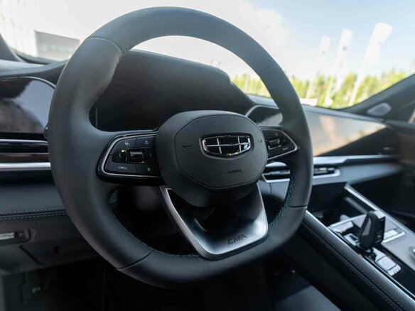 2026 Geely Monjaro I Рестайлинг, белый - вид 12
