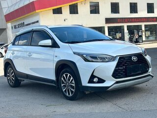 2022 Toyota Yaris L XP150 Рестайлинг, белый, 980000 рублей, вид 3