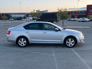 2017 Skoda Octavia III (A7), серый, 1570000 рублей, вид 4