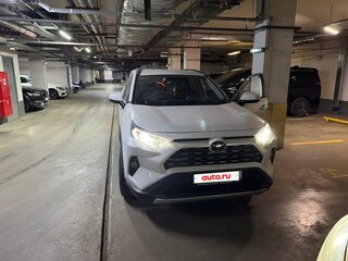 2021 Toyota RAV4 V (XA50), белый, 4550000 рублей, вид 1