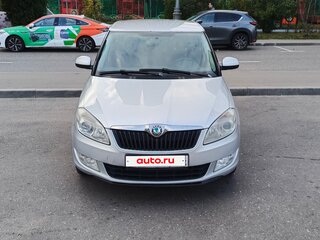 2012 Skoda Fabia II Рестайлинг, серебристый, 750000 рублей, вид 2