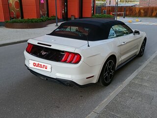 2022 Ford Mustang VI Рестайлинг, белый, 3350000 рублей, вид 4