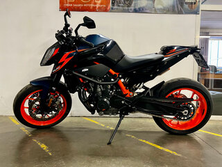2023 KTM 890 Duke R, оранжевый, 990000 рублей, вид 2