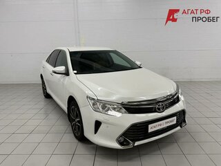 2017 Toyota Camry VII (XV50) Рестайлинг, белый, 2520000 рублей, вид 3