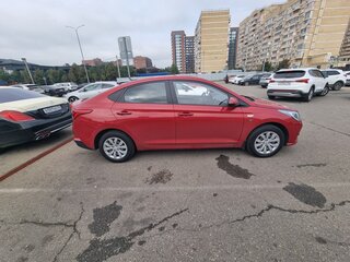 2021 Hyundai Solaris II Рестайлинг, красный, 1700000 рублей, вид 2