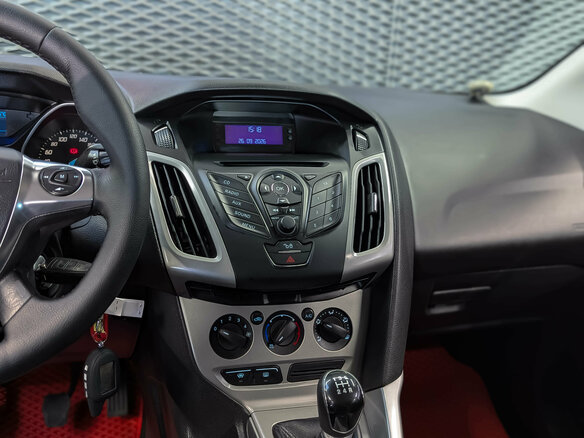 2012 Ford Focus III, красный - вид 15