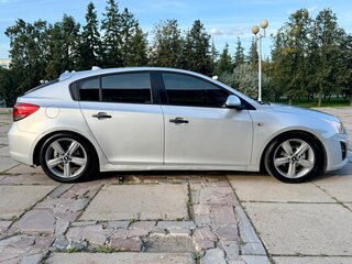 2013 Chevrolet Cruze I Рестайлинг, серебристый, 670000 рублей, вид 4