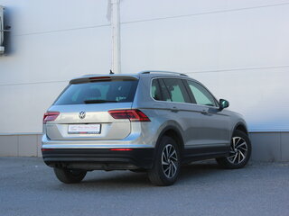 2018 Volkswagen Tiguan II, серебристый, 1985000 рублей, вид 2