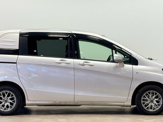 2010 Honda Freed Spike I Рестайлинг, серебристый, 970000 рублей, вид 4