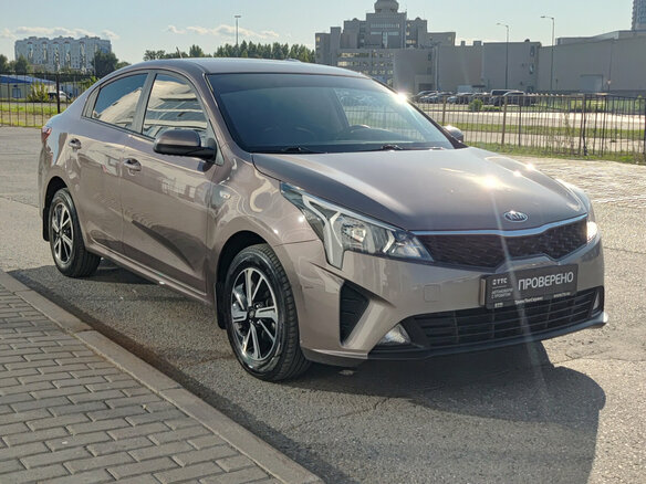 2021 Kia Rio IV Рестайлинг, коричневый - вид 2