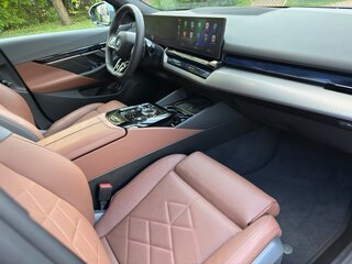 2025 BMW 5 серии 530i xDrive VIII (G60/G61/G68), серый, 8590000 рублей, вид 4