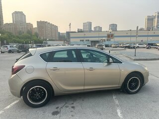 2011 Opel Astra J, бежевый, 515000 рублей, вид 3