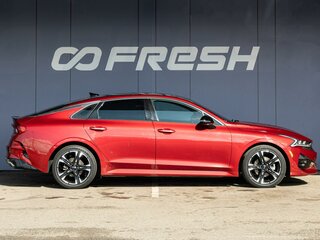 2021 Kia K5 III, красный, 2330000 рублей, вид 5