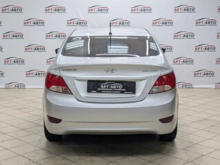 2013 Hyundai Solaris I, серебристый, 699000 рублей, вид 5