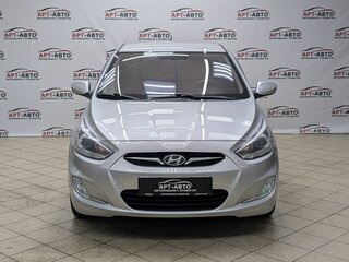 2013 Hyundai Solaris I, серебристый, 699000 рублей, вид 2