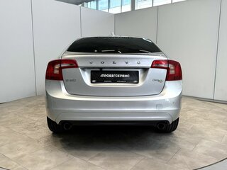 2016 Volvo S60 II Рестайлинг, серебристый, 1290000 рублей, вид 4
