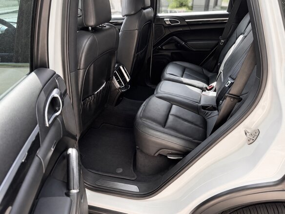 2011 Porsche Cayenne Diesel II (958), белый, 2599000 рублей - вид 7