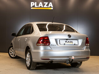 2016 Volkswagen Polo V Рестайлинг, серебристый, 750000 рублей, вид 3