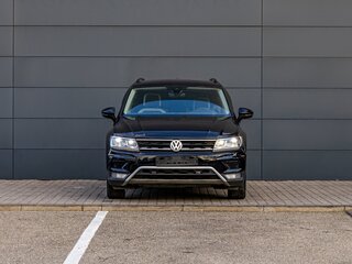 2020 Volkswagen Tiguan II, чёрный, 2355000 рублей, вид 2