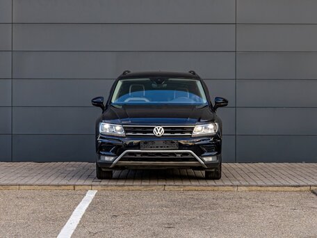 2020 Volkswagen Tiguan II, чёрный, 2355000 рублей, вид 2