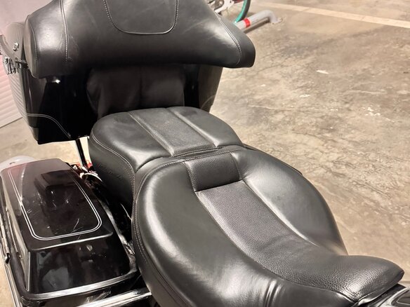2011 Harley-Davidson Electra Glide, чёрный, 850000 рублей - вид 3