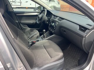 2018 Skoda Octavia III (A7) Рестайлинг, серебристый, 1350000 рублей, вид 5