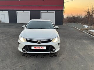 2015 Toyota Camry VII (XV50) Рестайлинг, белый, 2450000 рублей, вид 2