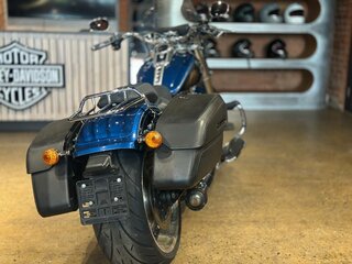 2018 Harley-Davidson Fat Boy, синий, 2400000 рублей, вид 2