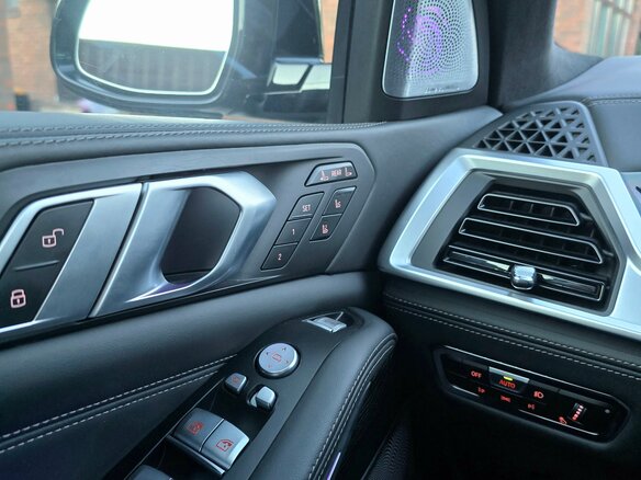 2022 BMW X7 M60i I (G07) Рестайлинг, серый, 15800000 рублей - вид 13