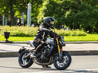 2019 Yamaha MT-09 (FZ-09), серый, 1090000 рублей, вид 2