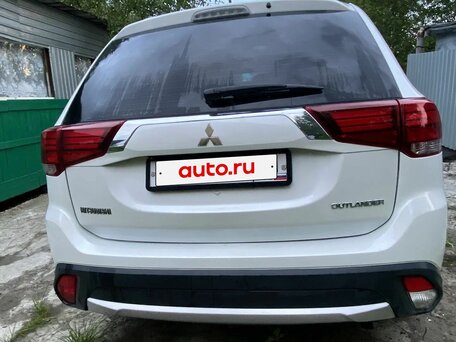2016 Mitsubishi Outlander III Рестайлинг 2, белый, 2000000 рублей, вид 3