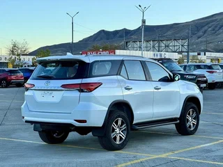 2023 Toyota Fortuner II Рестайлинг, белый, 5140000 рублей, вид 3