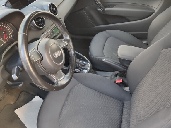 2010 Audi A1 I (8X), белый, 600000 рублей - вид 5