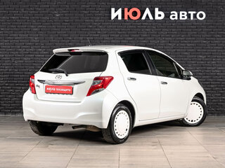 2016 Toyota Vitz III (XP130) Рестайлинг, белый, 950000 рублей, вид 4