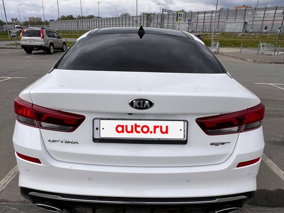 2019 Kia Optima IV Рестайлинг, белый, 2570000 рублей - вид 3