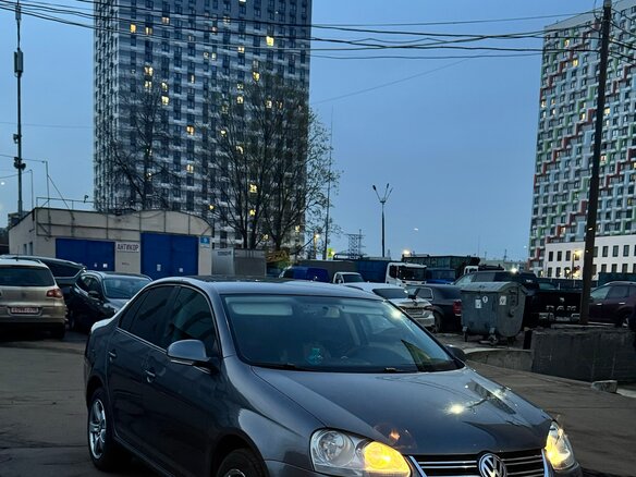 2009 Volkswagen Jetta V, серый, 800000 рублей - вид 1