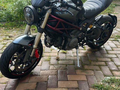 2011 Ducati Monster 1100, серый, 700000 рублей, вид 2