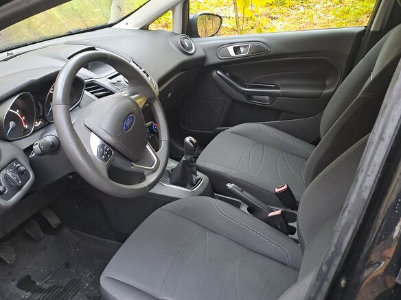 2016 Ford Fiesta Mk6 Рестайлинг, чёрный, 950000 рублей - вид 17