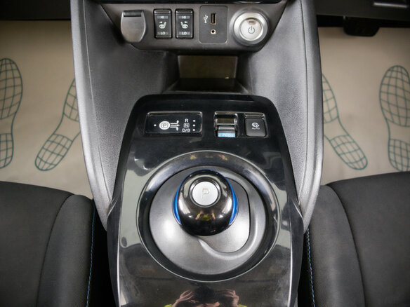 2018 Nissan Leaf II (ZE1), чёрный, 1699000 рублей - вид 19