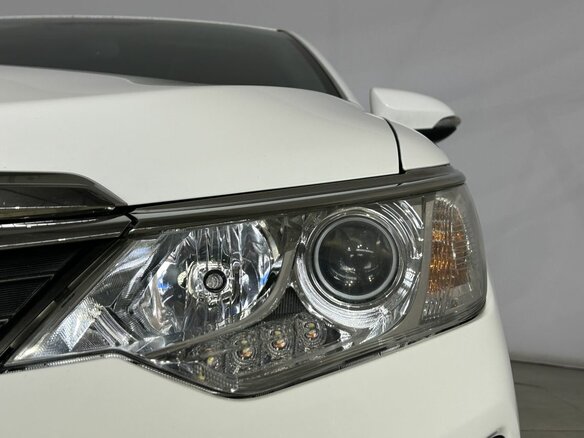 2016 Toyota Camry VII (XV50) Рестайлинг, белый - вид 12