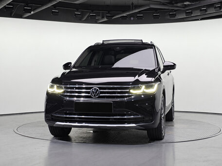2023 Volkswagen Tiguan II Рестайлинг, чёрный, 3690000 рублей, вид 3