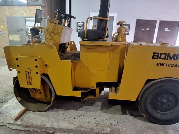 2001 Bomag BW 123 AD, жёлтый - вид 11
