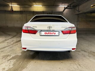 2015 Toyota Camry VII (XV50) Рестайлинг, белый, 1699000 рублей, вид 5