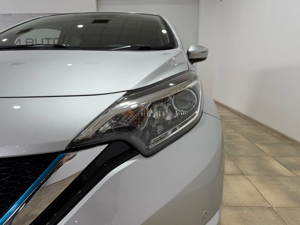 2020 Nissan Note e-Power II Рестайлинг, серебристый, 1300000 рублей - вид 17