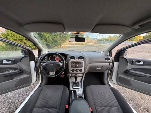 2010 Ford Focus II Рестайлинг, белый, 395000 рублей - вид 12