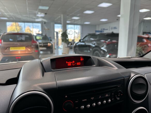 2013 Peugeot Partner II Рестайлинг, серебристый, 795000 рублей - вид 24