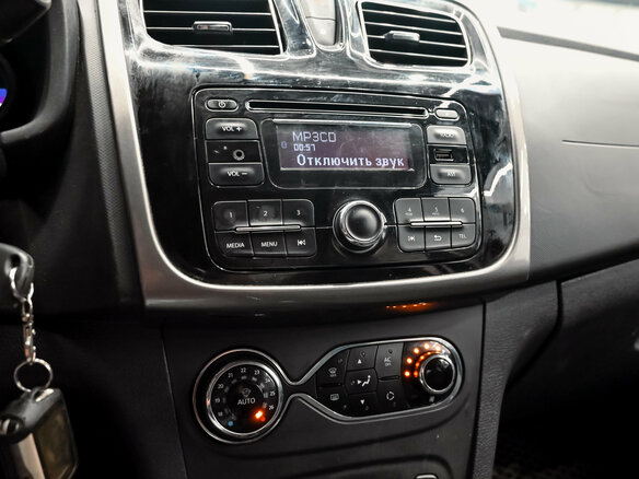2014 Renault Logan II, красный, 650000 рублей - вид 14