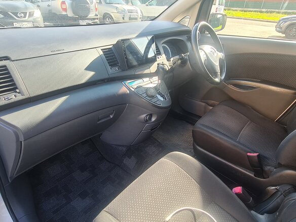 2010 Toyota ISis I Рестайлинг, белый - вид 17