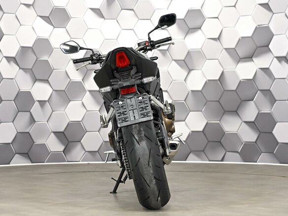 2024 Honda CB 650R, серый - вид 5